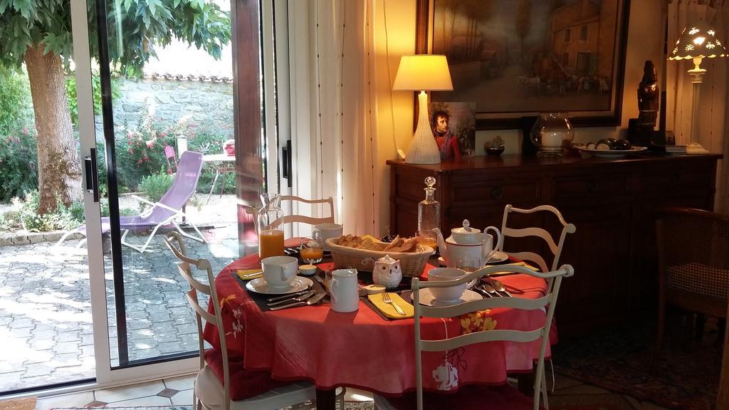 L' Esterlanges Suite Famille 2 Chambres 4 Personnes Proche Puydufou Saint-Vincent-Sterlanges ภายนอก รูปภาพ