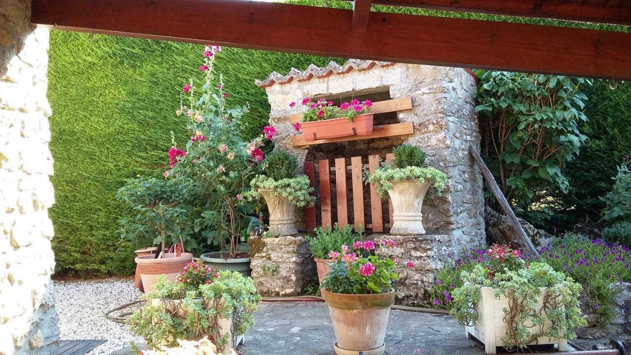 L' Esterlanges Suite Famille 2 Chambres 4 Personnes Proche Puydufou Saint-Vincent-Sterlanges ภายนอก รูปภาพ