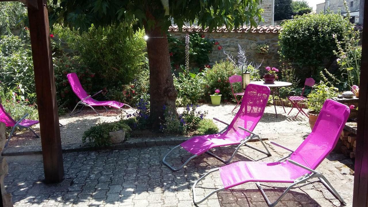 L' Esterlanges Suite Famille 2 Chambres 4 Personnes Proche Puydufou Saint-Vincent-Sterlanges ภายนอก รูปภาพ
